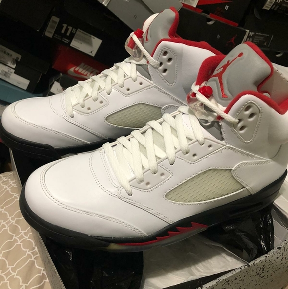 Bnwb air jordan retro 5 fire red 5s and grape 5s main image 5